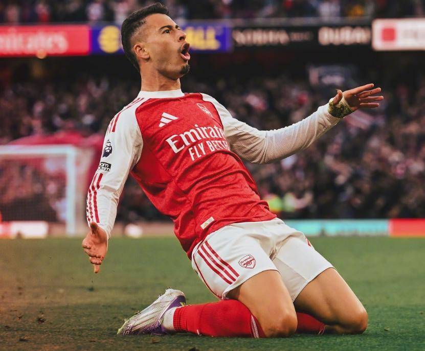 160亿金元大战!13分钟4球摧毁铁血防守,阿森纳4-0复仇马竞